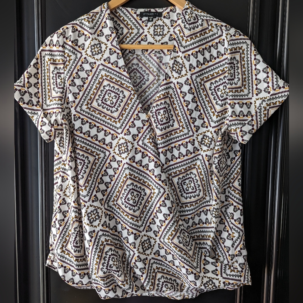 Dynamite White Wrap Blouse With Geometric Design
